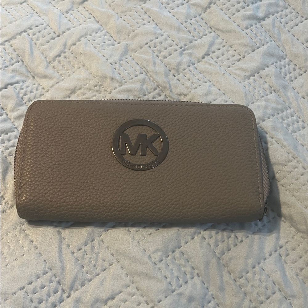 Michael Kors Pebble Gray Wallet